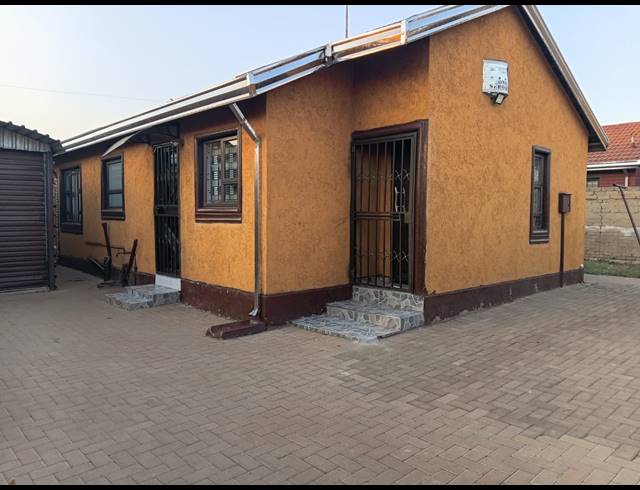 3 BEDROOM HOUSE FOR SALE IN SEBOKENG ZONE 14
